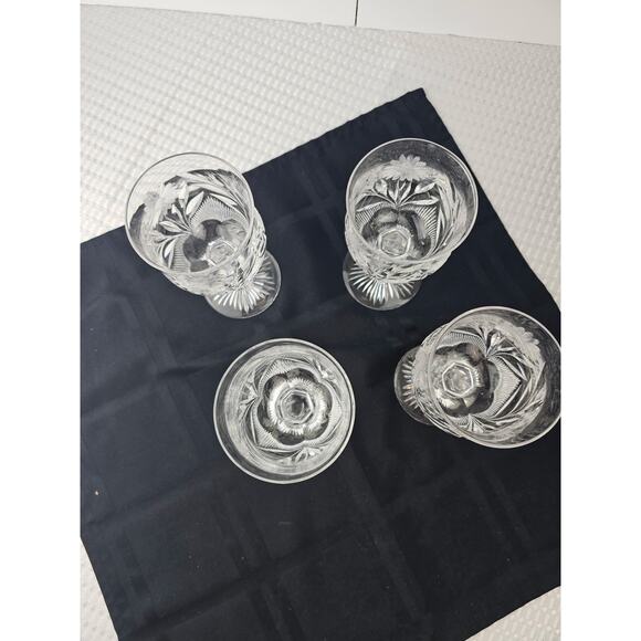 Elegant‎ Crystal Wine Glasses with Floral Pattern. Set of 4. - Picture 4 of 6